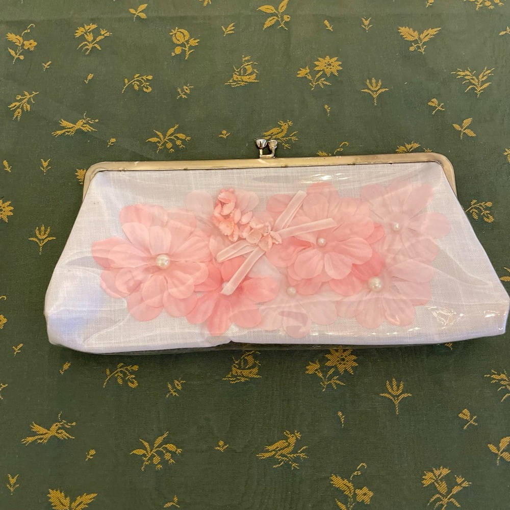 Vintage Kiss Clasp Clutch